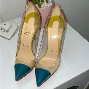 Elegant Black Stiletto Heels with Sleek Design and Comfortable Fit